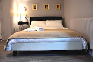 Premium bedding, desk, iron/ironing board, free WiFi
