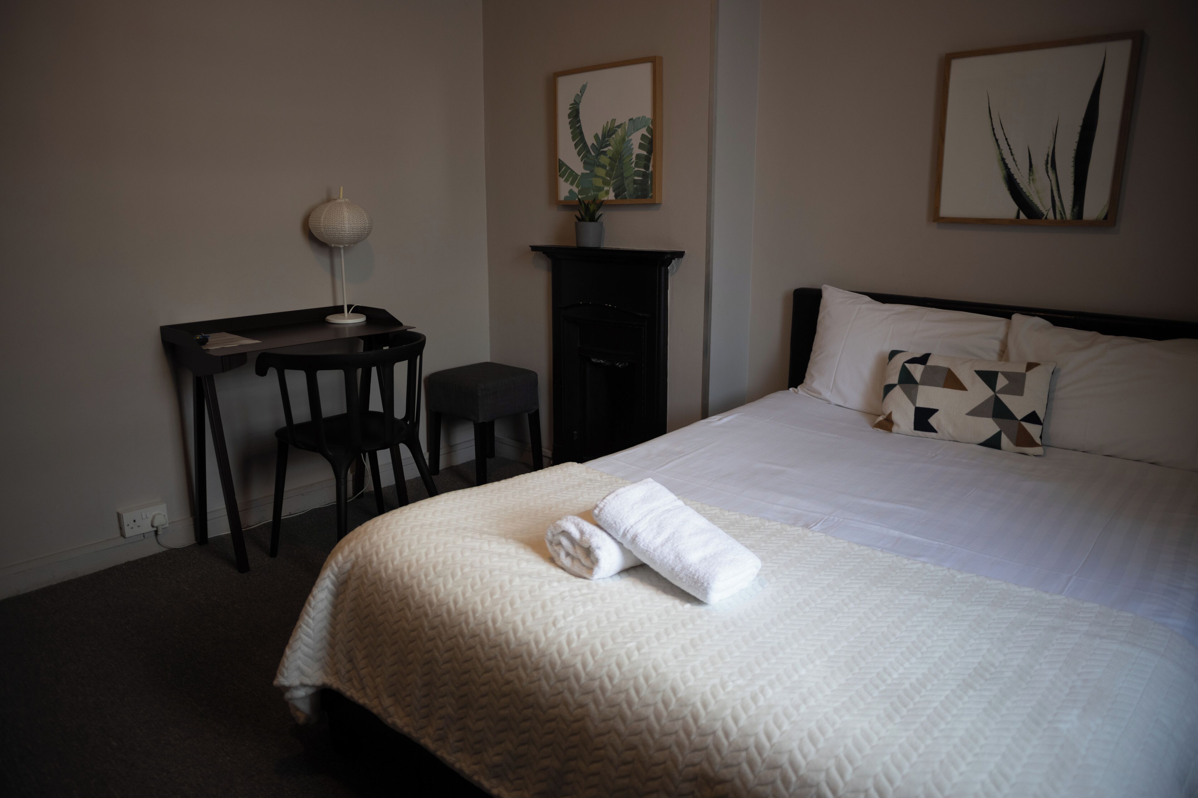 Superior Double Room, Shared Bathroom (11) | Premium bedding, desk, iron/ironing board, free WiFi