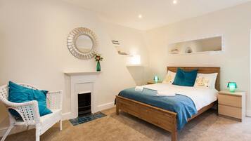 Premium bedding, desk, iron/ironing board, free WiFi