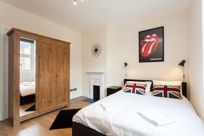 Premium bedding, desk, iron/ironing board, free WiFi