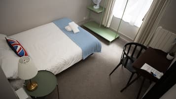 أغطية فراش متميزة ومكتب ومكواة/لوح كي وواي فاي مجانًا