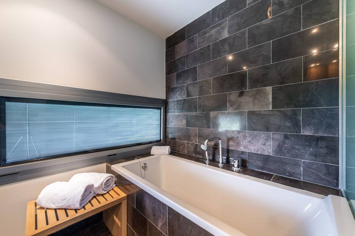 eco-friendly toiletries, hair dryer, towels