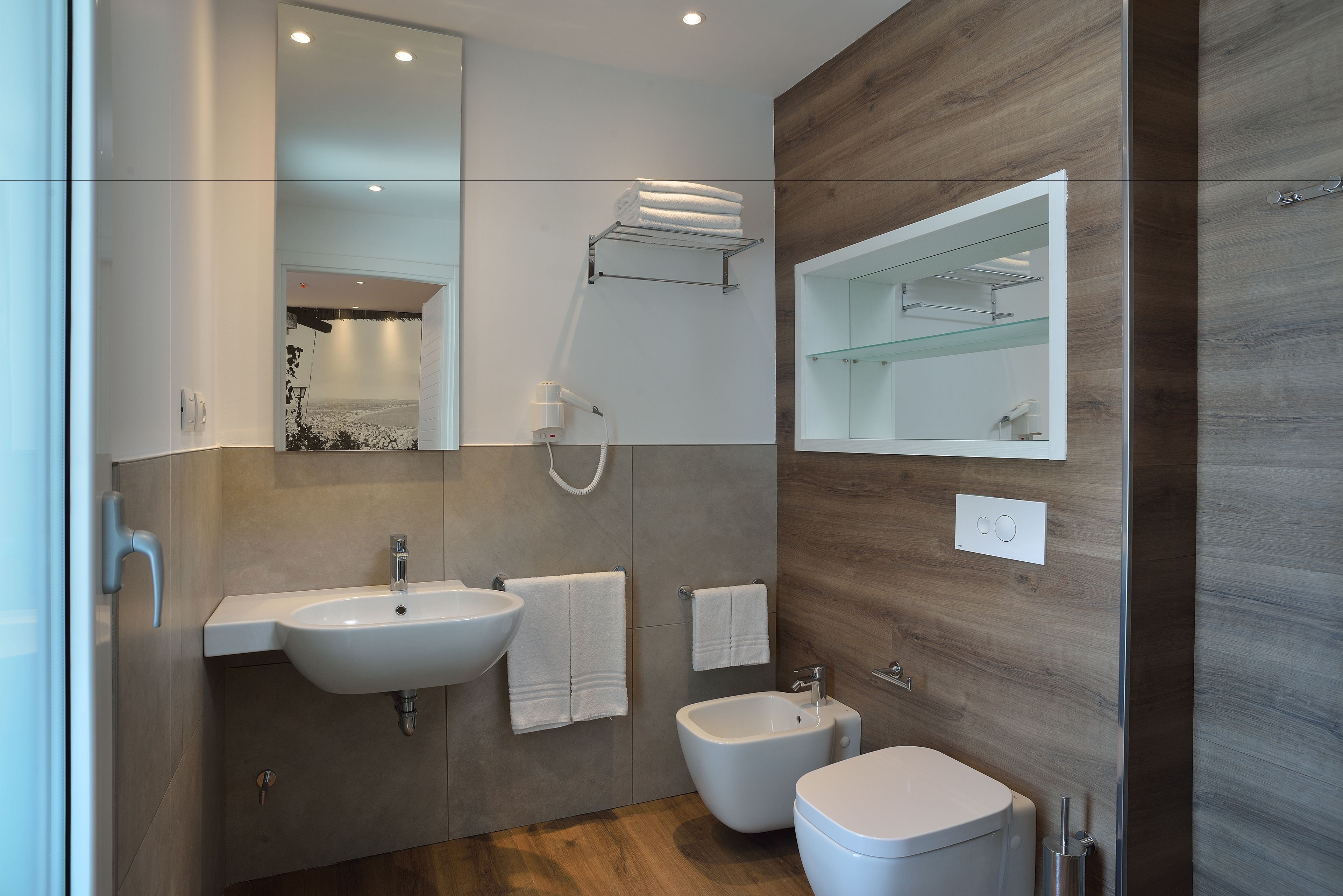 superior quadruple room, accessible, balcony | bathroom | shower, free toiletries, hair dryer, bidet