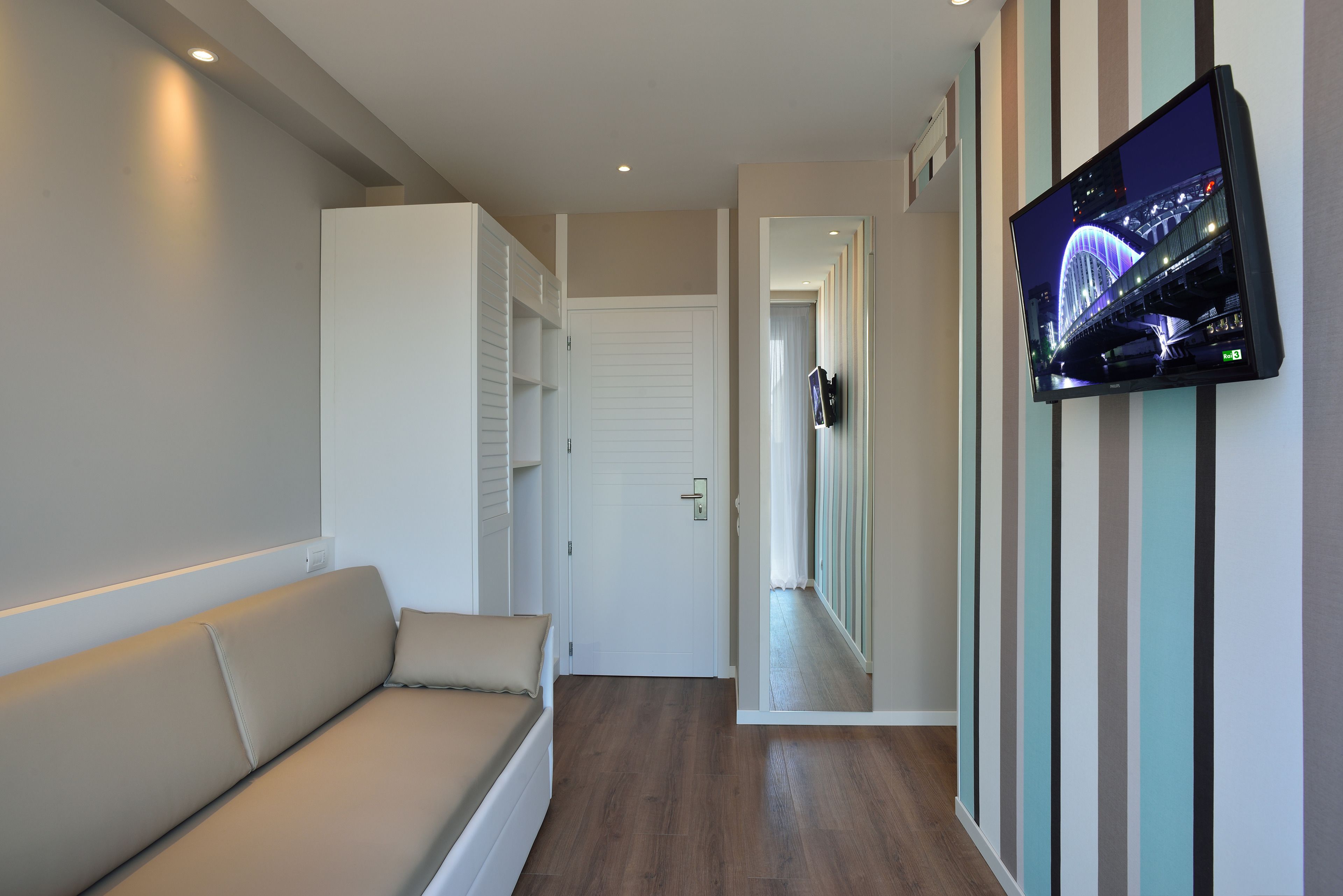 junior suite, balcony | living room | led tv