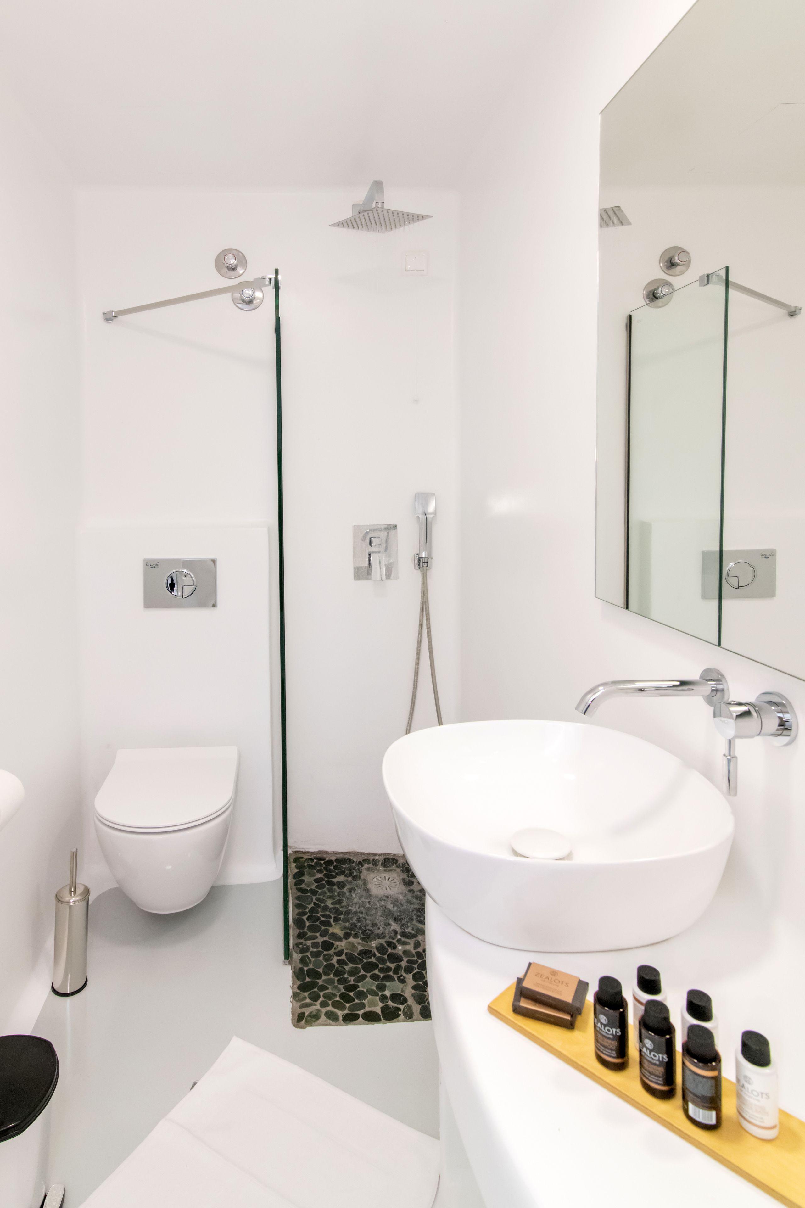 shower, rainfall showerhead, free toiletries, hair dryer