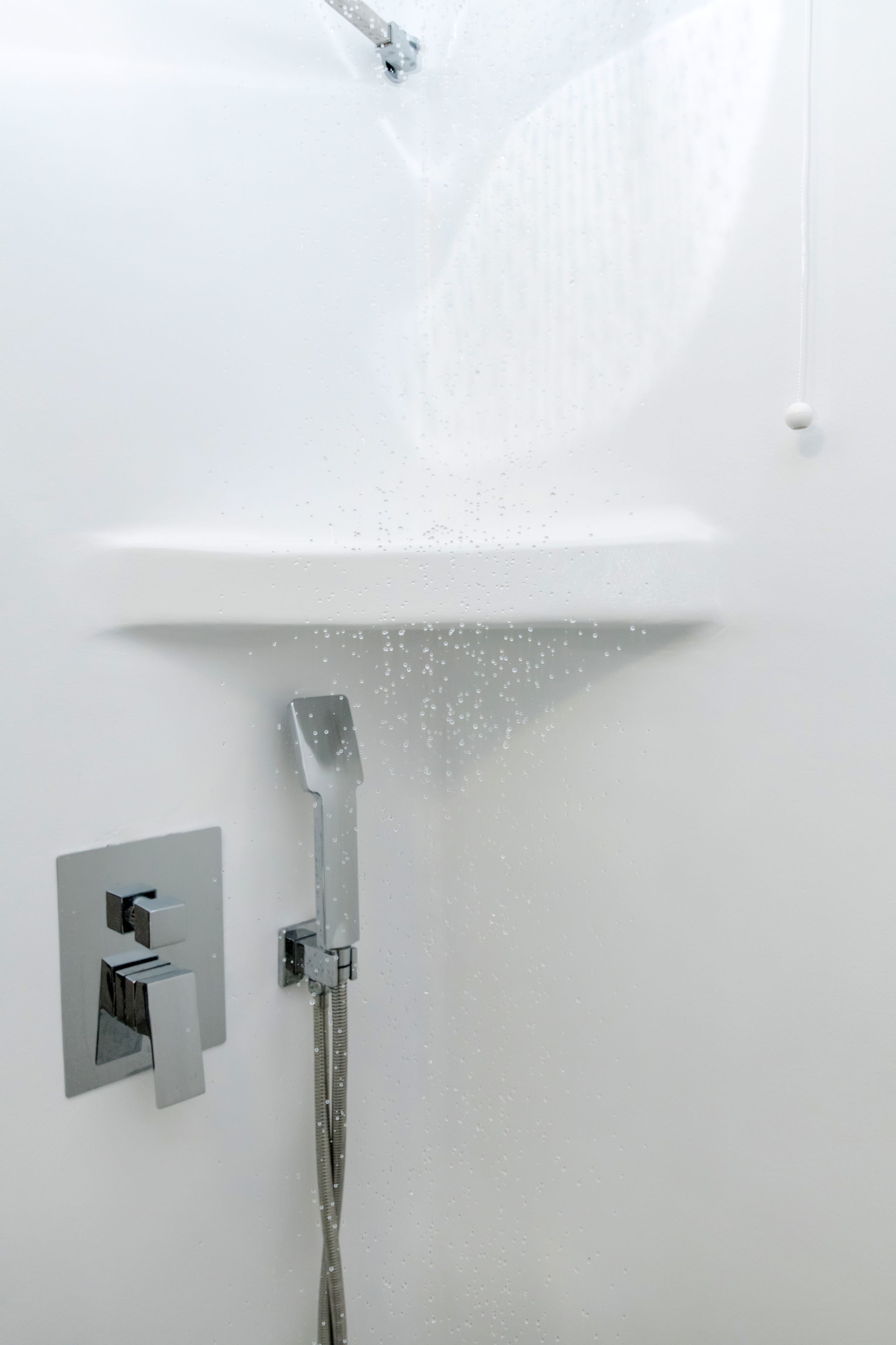 standard room | bathroom | shower, rainfall showerhead, free toiletries, hair dryer