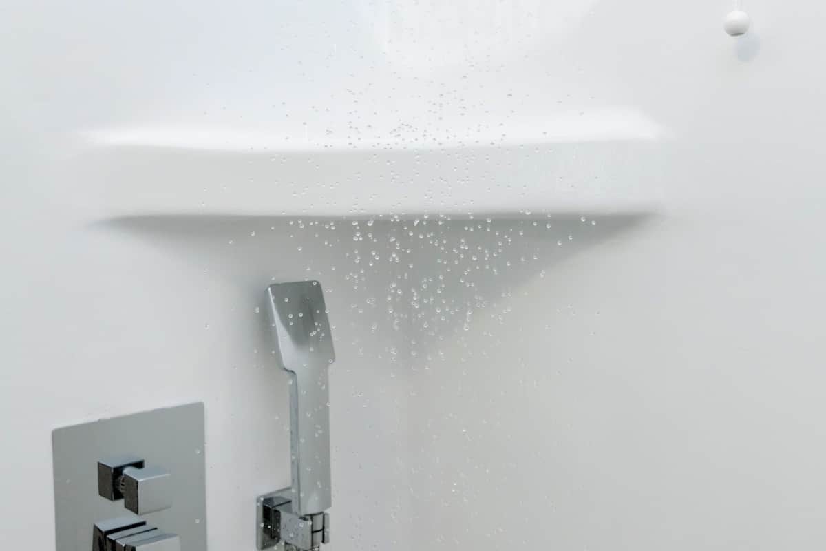 standard room | bathroom | shower, rainfall showerhead, free toiletries, hair dryer