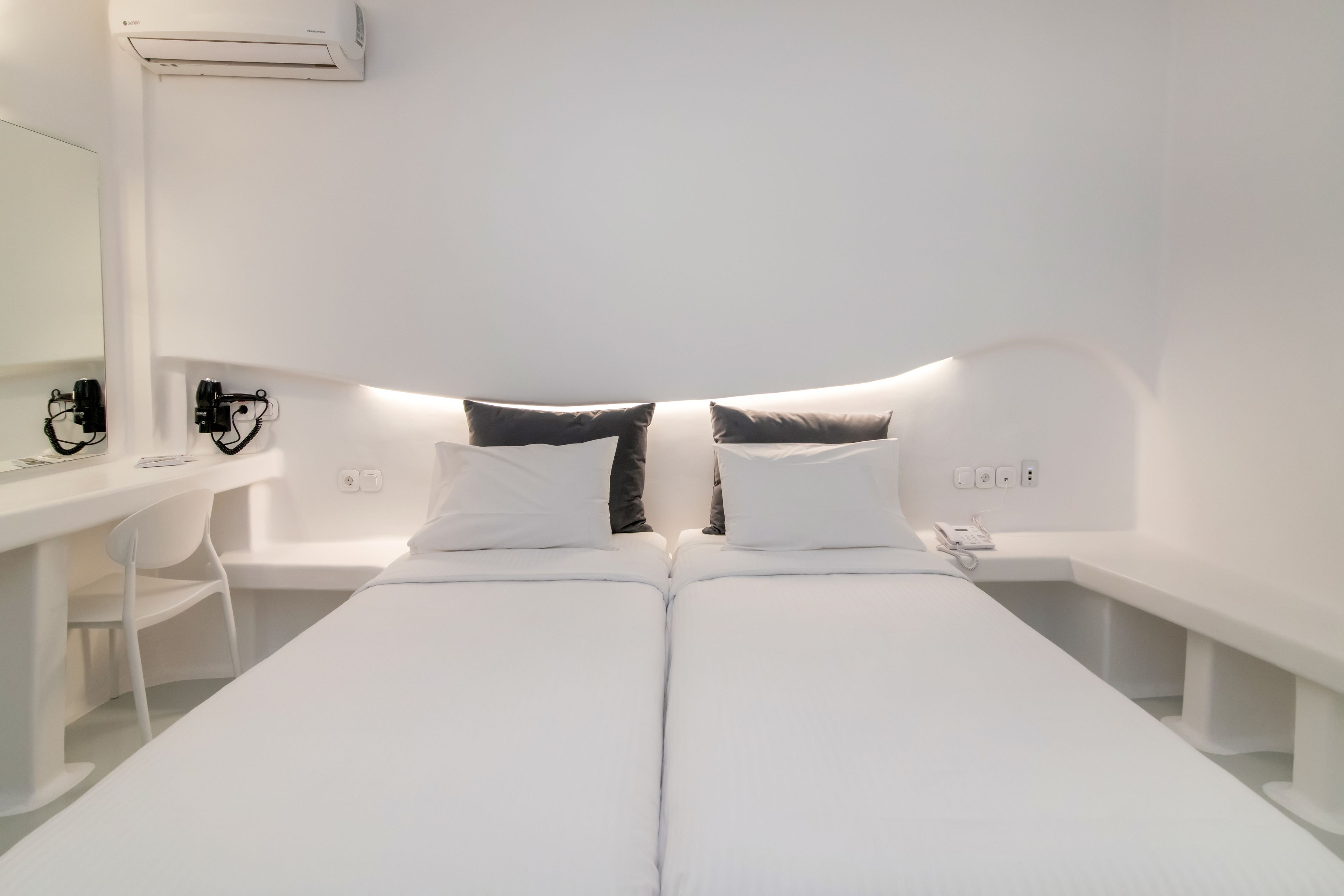 deluxe suite | premium bedding, down duvets, pillow-top beds, minibar