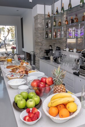 Free daily local cuisine breakfast  - Byzantio City Hotel (Tinos)