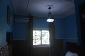 单人房 | 办公桌、遮光窗帘、免费 WiFi