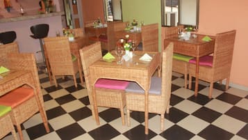 Der serveres morgenmad, frokost og aftensmad