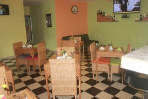 Frühstück, Mittagessen und Abendessen
