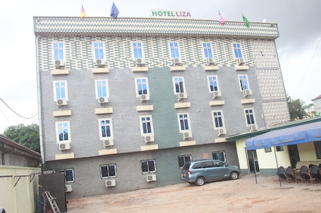 Front of property. Liza Hôtel