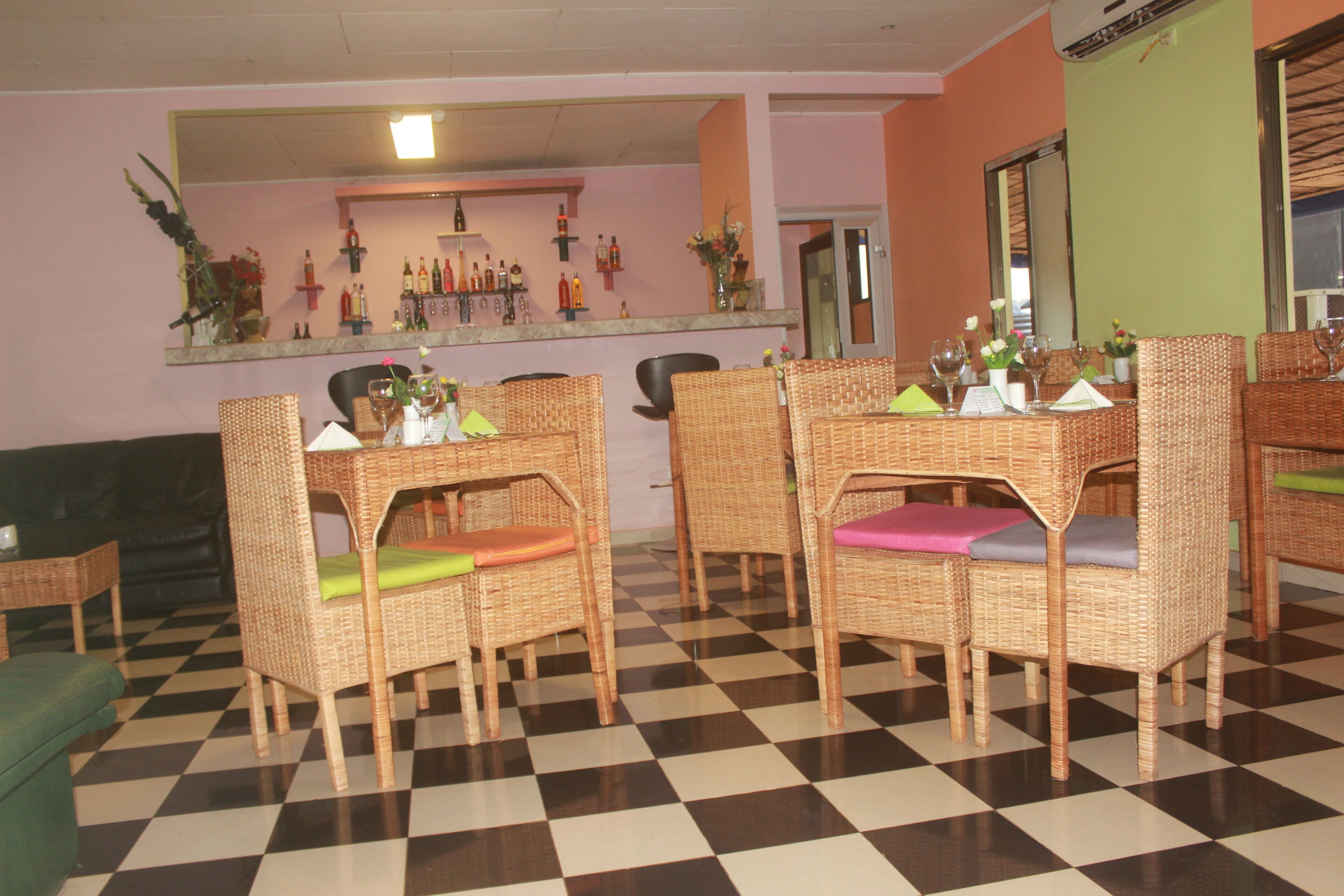 Se sirven desayunos, almuerzos, cenas y cocina internacional 