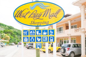Parking - West Bay Mall Condo 10 (Roatan)