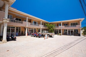 Front of property - West Bay Mall Condo 10 (Roatan)