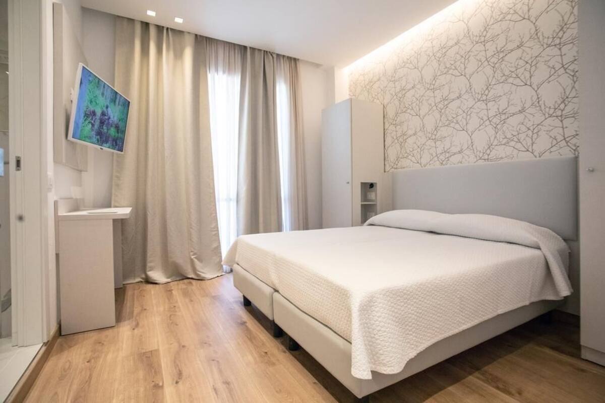 WiFi (free), bed sheets