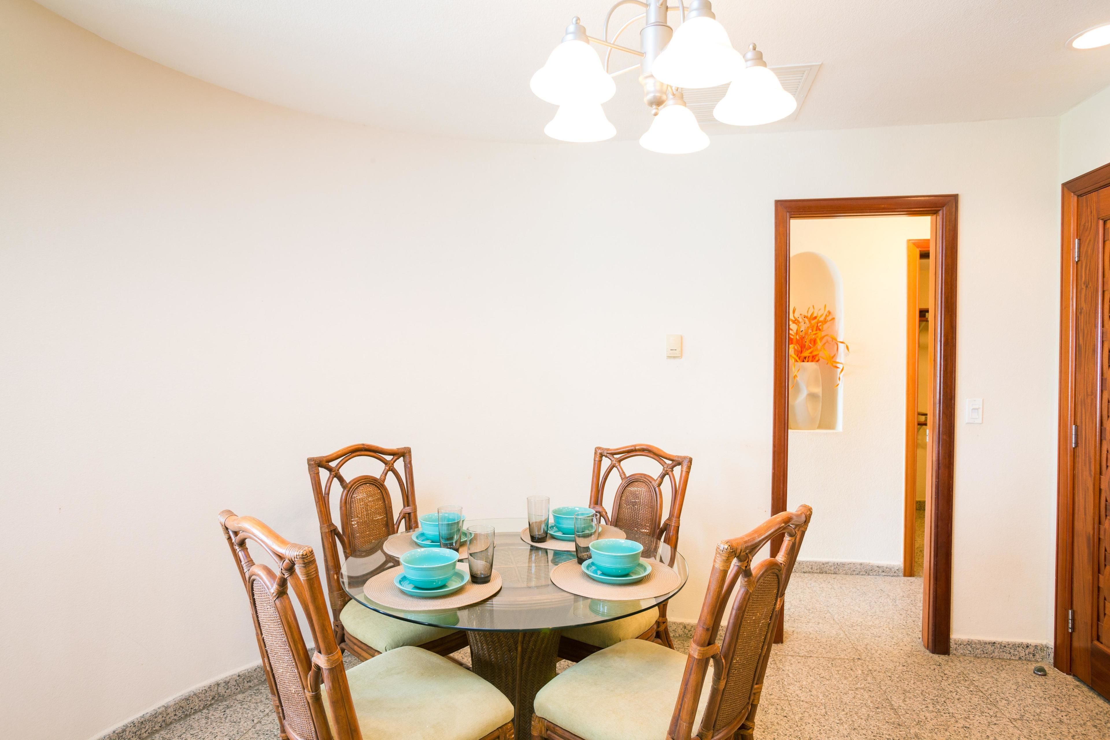 condo, 2 bedrooms, terrace, ocean view | dining
