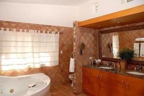Villa, 4 Schlafzimmer | Badezimmer