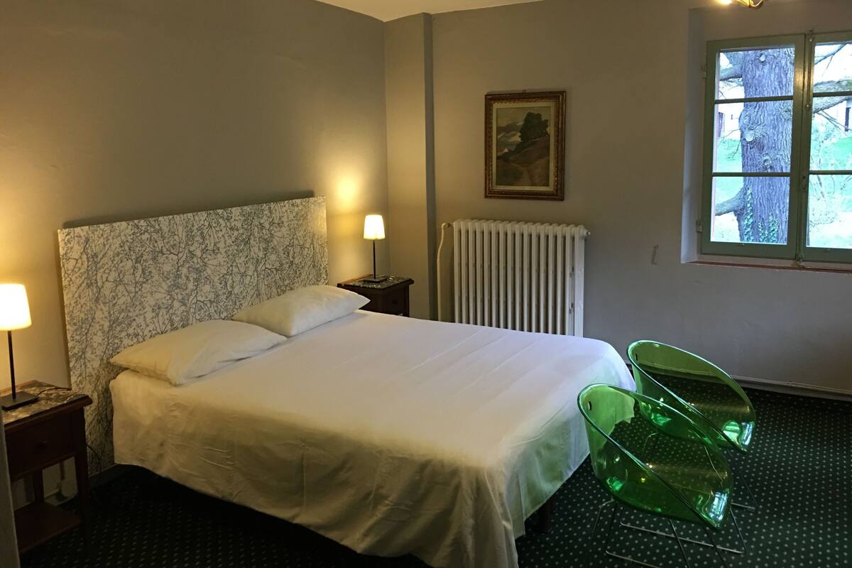 Desk, iron/ironing board, free WiFi