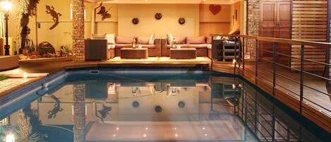 Outdoor pool, pool loungers