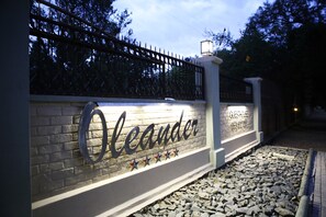 Porch - Oleander Guest House (Kimberley)