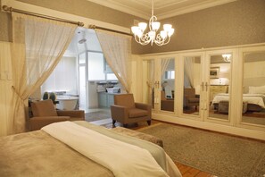 Premium bedding, minibar, in-room safe, iron/ironing board - Oleander Guest House (Kimberley)