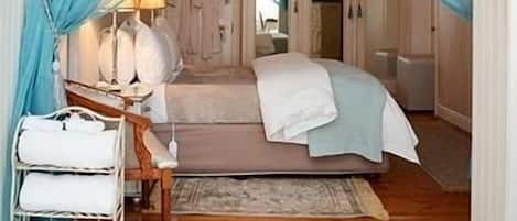 Premium bedding, minibar, in-room safe, iron/ironing board