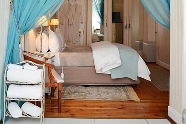 Premium bedding, minibar, in-room safe, iron/ironing board