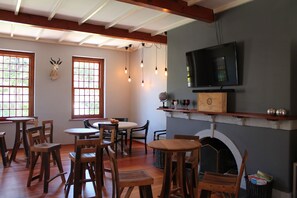 Free daily continental breakfast - Stellendal Guest House (Cape Town)