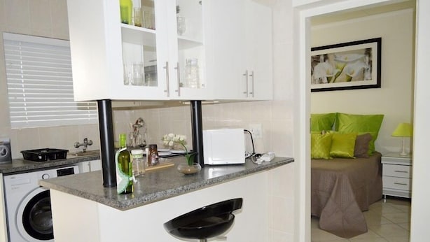 Self-catering Apartment  | Private kitchenette - Kate's Nest (Johannesburg South)