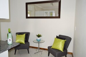 Self-catering Apartment  | Living area | TV - Kate's Nest (Johannesburg South)