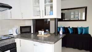 Self-catering Apartment  | Living area - Kate's Nest (Johannesburg South)