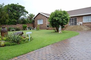 Front of property - Kate's Nest (Johannesburg South)