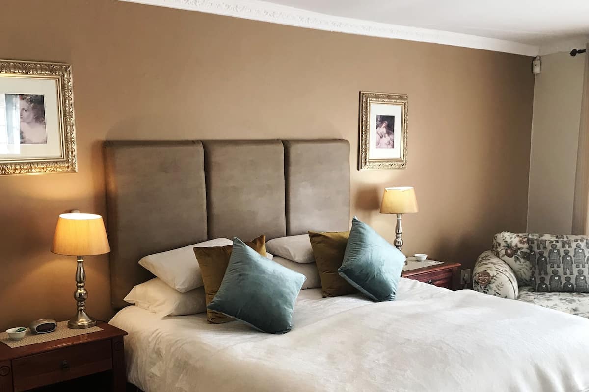 Luxury-Zimmer | Bettwäsche aus ägyptischer Baumwolle, hochwertige Bettwaren, Zimmersafe
