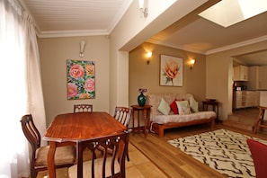 Family Apartment, 1 Bedroom | In-room dining