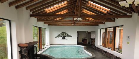 Indoor spa tub