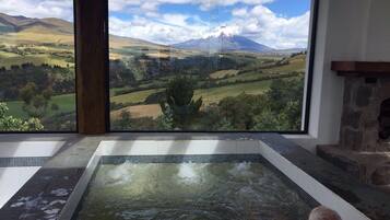 Bañera de hidromasaje interior