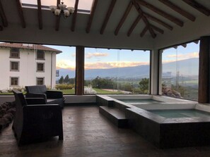 Indoor spa tub - CotopaxiPungo Finca Hotel (Rumipamba)