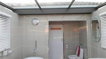 Apartment, 2 Bedrooms (Sundays River Mouth) | Bathroom | Deep soaking tub, free toiletries, hair dryer, towels