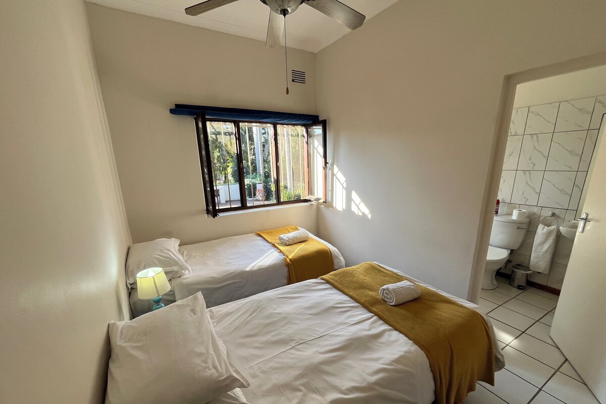Room 5 (TGH) | เตารีด/โต๊ะรีดผ้า, Wi-Fi ฟรี, ห้องพักตกแต่งอย่างมีเอกลักษณ์