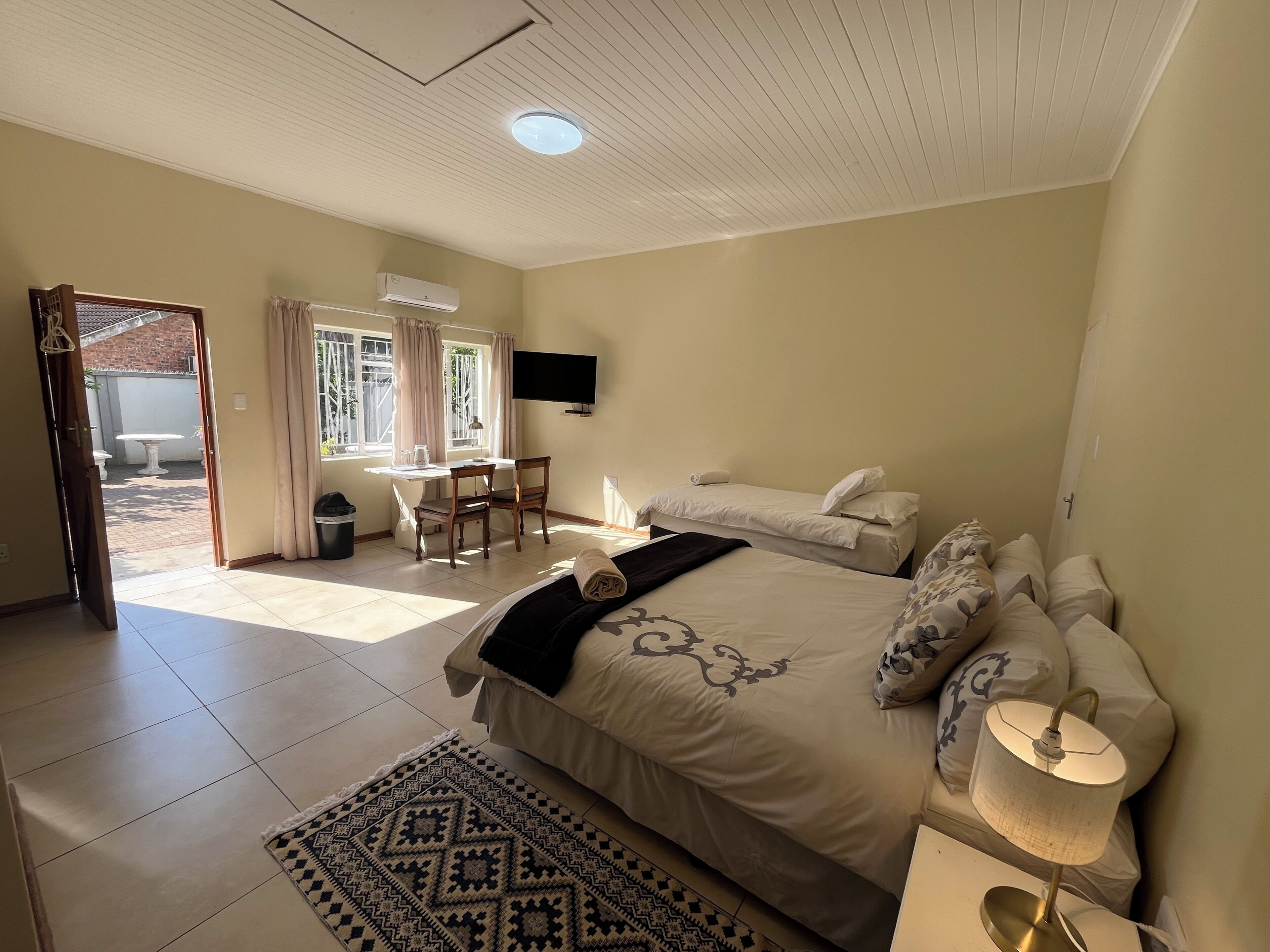 Suite 10 (HS) | Iron/ironing board (on request), WiFi (free), individually decorated
