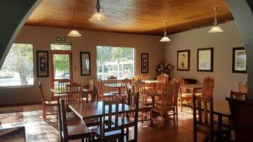 Café da manhã e jantar