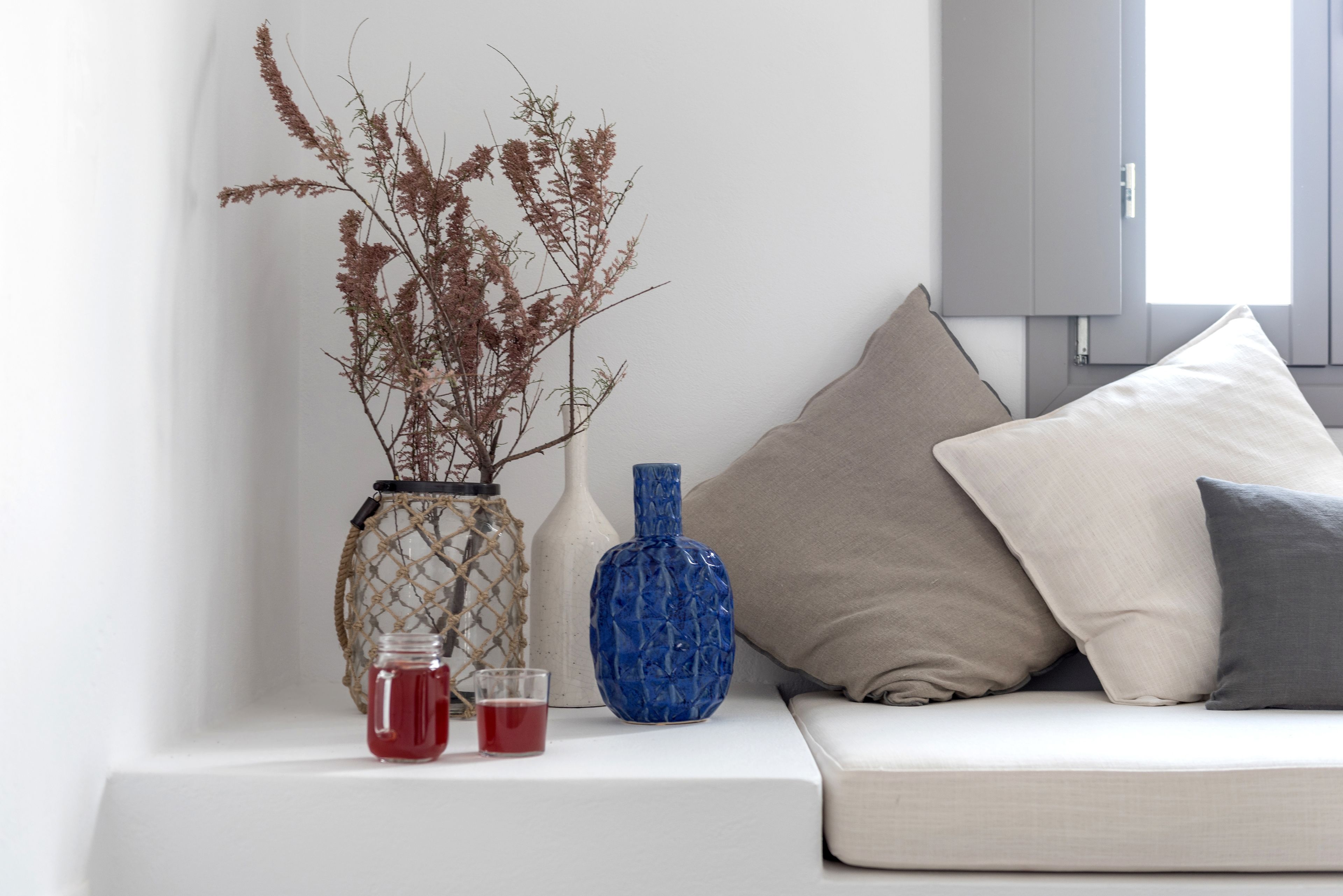 deluxe suite, sea view | living area | flat-screen tv