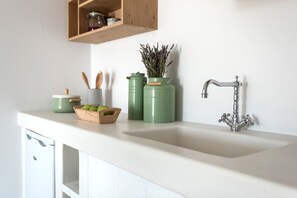 Junior Suite, Sea View | In-room safe, desk, soundproofing, free cribs/infant beds - Seven Suites (Naxos)