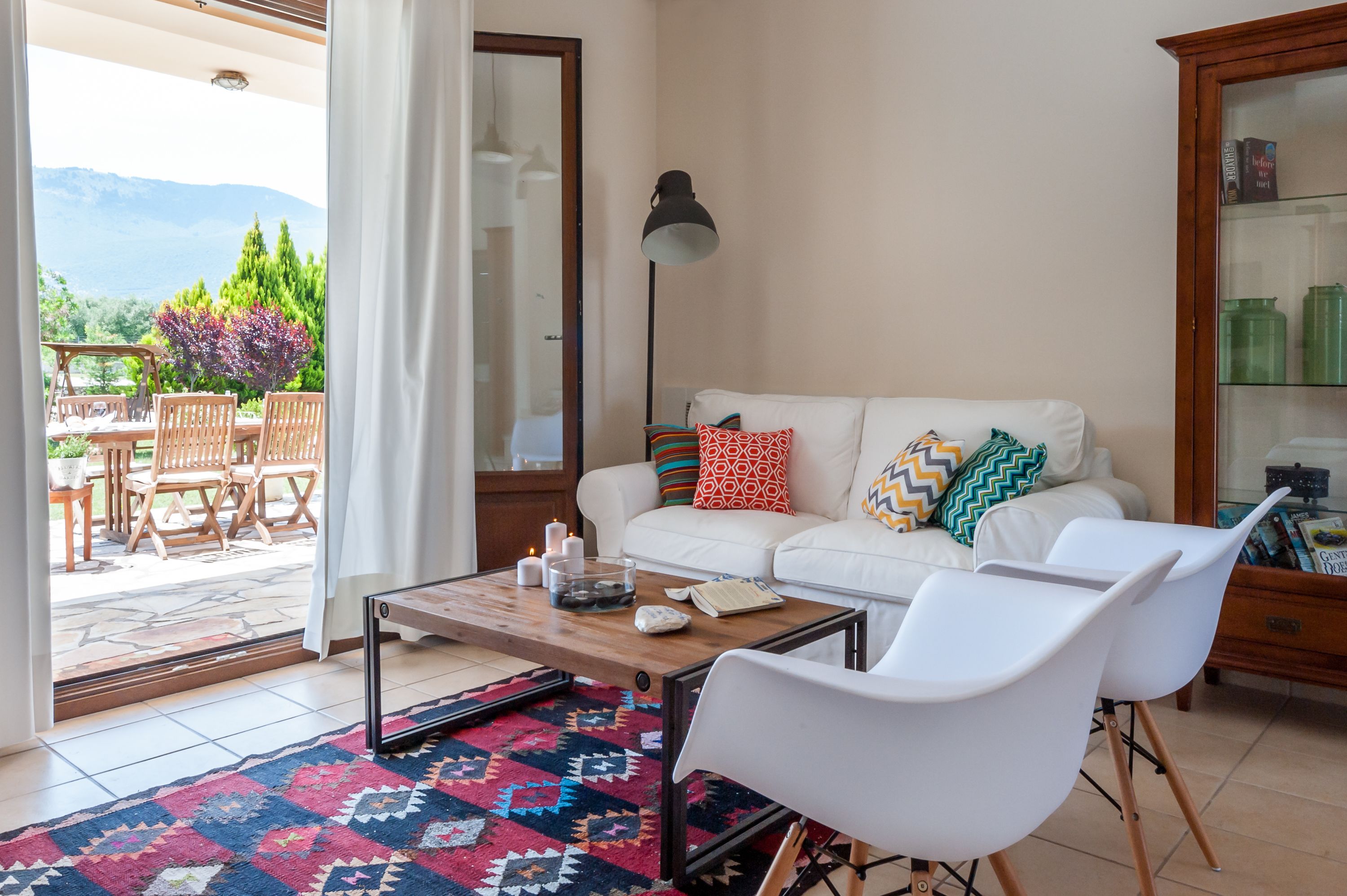 Biệt thự, 3 phòng ngủ, hồ bơi riêng, khu vực vườn | Phòng khách | TV màn hình phẳng 37-inch có truyền hình vệ tinh, TV, lò sưởi 