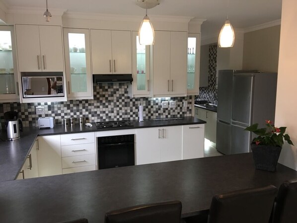 Deluxe Room | Shared kitchen - MeTime Self Catering Accommodation (Mossel Bay)