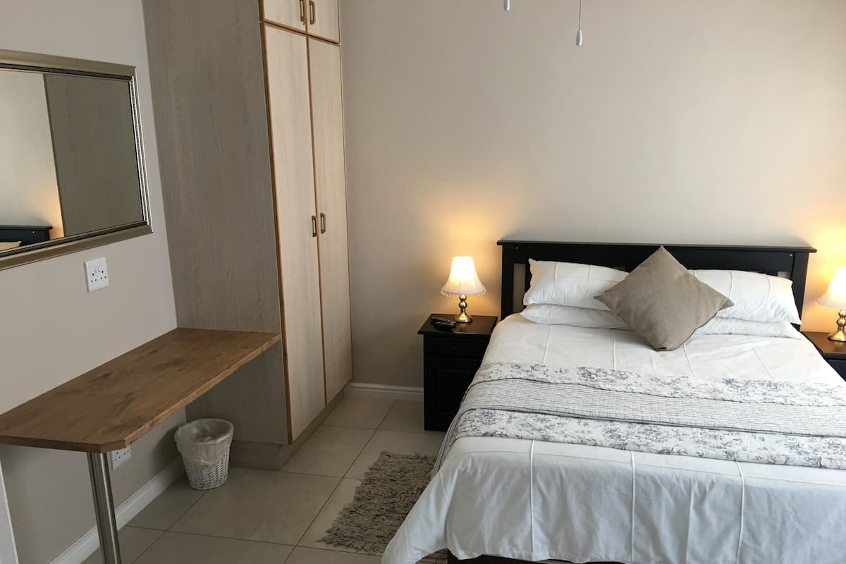 Quarto econômico (Double Budget Room) | Roupas de cama premium, camas com colchões pillow-top