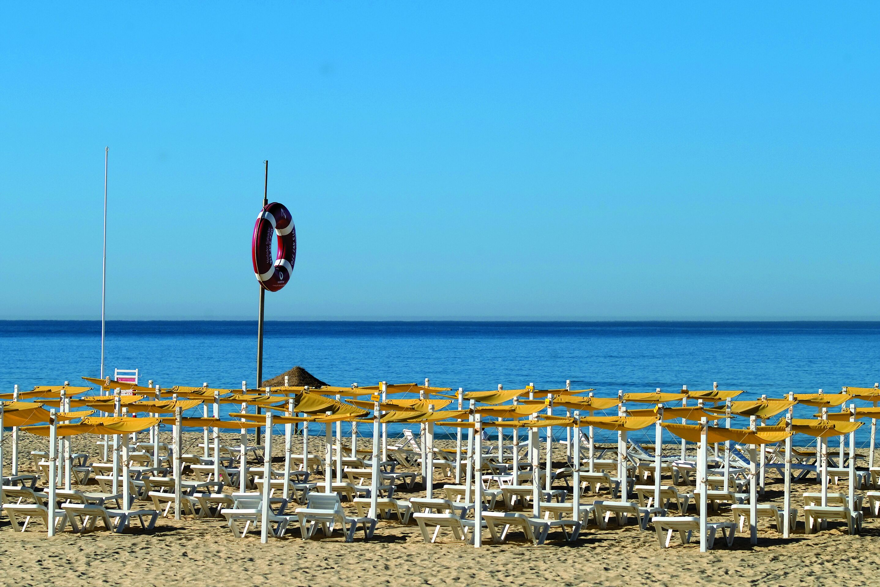 ビーチの近く、白砂、ビーチ シャトルサービス (無料)、ビーチカバナ