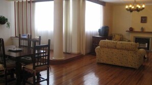 Deluxe Suite, 2 Bedrooms | Living area - Seneca 443 (Mexico City)